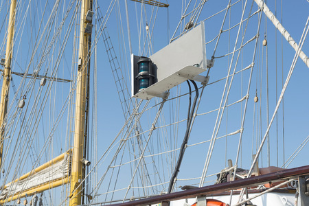 sailing vessel green right side light
