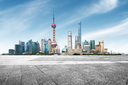 clean asphalt road with city skyline backgroundの写真素材