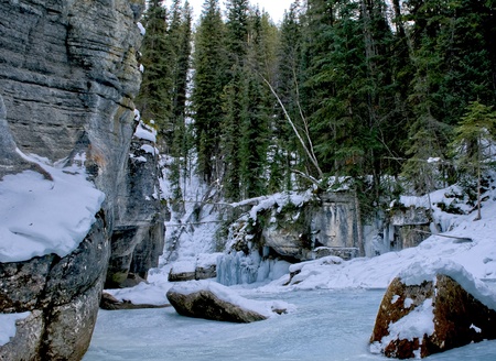 Maligne canyon in winterの写真素材