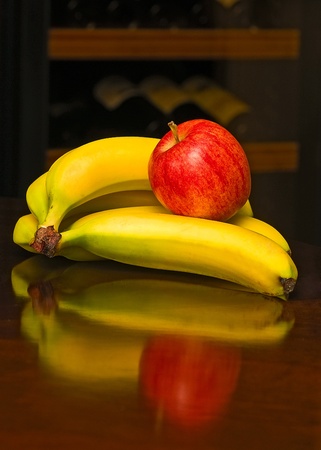 apple and bananas with reflection の写真素材