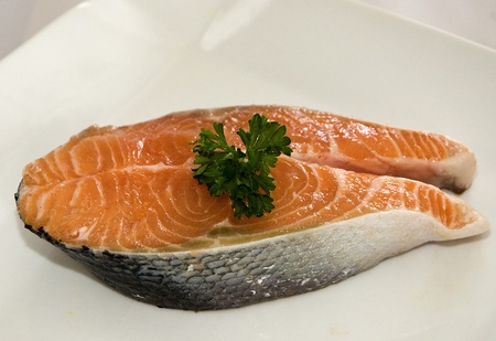 fresh atlantic  salmon steakの写真素材
