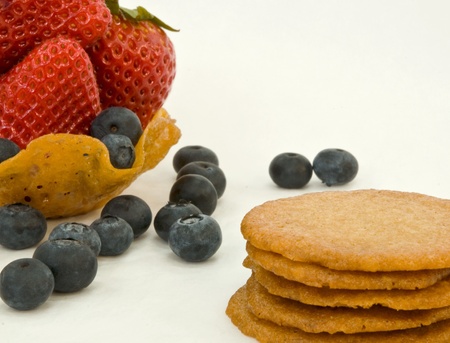 ginger snap cookies and berriesの写真素材