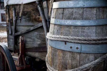 Side view of pioneer wagon with watter barrel attached with ropesの写真素材