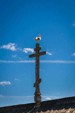 Wooden Orthodox cross on the roof of the building against the blue sky. Kizhi Island, Karelia, Russia. close upの写真素材