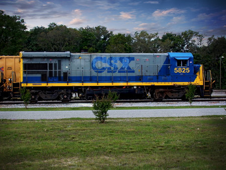 A CSX train engine 5825 sitting at the train yard in Pensacola, Floridaのeditorial素材