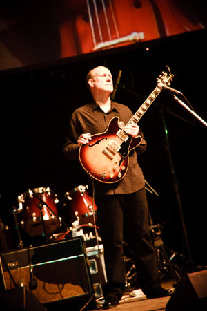 KHARKOV, UKRAINE - APRIL 15: John Scofield Quartet play on scene on April 15, 2010 in ZaJazz Festival, Kharkov, Ukraine.のeditorial素材