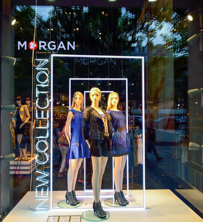 PARIS, FRANCE - AUGUST 09, 2015: mannequines in shop window. Paris, aka City of Love, is a popular travel destination and a major city in Europeのeditorial素材