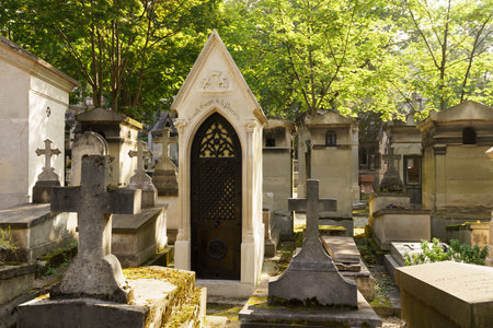 A view of the Pere Lachaise Cemetery, the largest cemetery in the city of Parisのeditorial素材