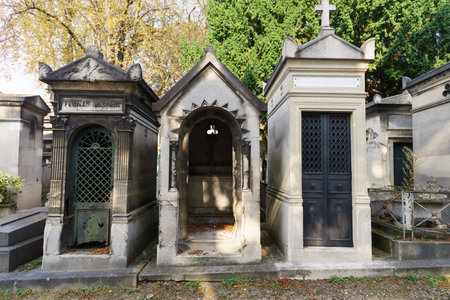 A view of the Pere Lachaise Cemetery, the largest cemetery in the city of Parisのeditorial素材