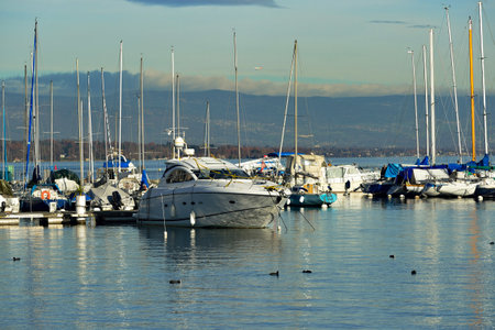 GENEVA, SWITZERLAND - NOVEMBER 19, 2015: view of Lake Geneva. Lake Geneva is a lake on the north side of the Alps, shared between Switzerland and Franceのeditorial素材