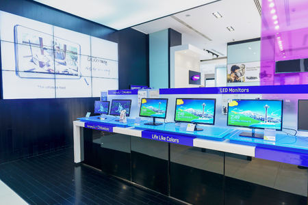 DUBAI - OCTOBER 15: gadgets and electronics devices shop in the Dubai Mall on October 15, 2014 in Dubai, UAE. The Dubai Mall located in Dubai, it is part of the 20-billion-dollar Downtown Dubai complex, and includes 1,200 shops.のeditorial素材