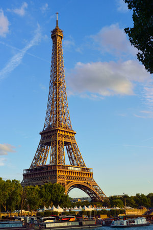 PARIS, FRANCE - AUGUST 10, 2015: view on the Eiffel tower. The Eiffel tower is the most visited monument of France.のeditorial素材