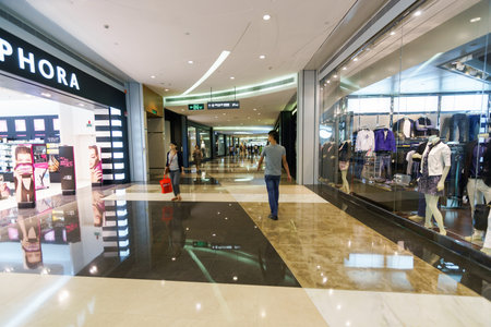 SHENZHEN, CHINA - SEPTEMBER 29, 2013: shopping center interior. Shenzhen is a major city in the south of Southern China's Guangdong Province, situated north of Hong Kongのeditorial素材