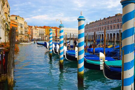 VENICE - SEP 14: Venice canal on September 14, 2014 in Venice, Italy. Venice is a city in northeastern Italy sited on a group of 118 small islands separated by canals and linked by bridgesのeditorial素材