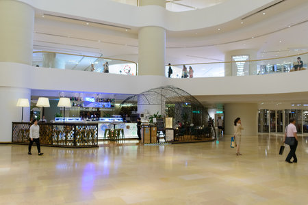 HONG KONG-APRIL 21: shopping mall on April 21, 2014 in Hong Kong. In Hong Kong a wide selection of clothing boutiques, designer flagship stores, restaurants, and even daily shows and exhibitionsのeditorial素材