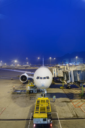 HONG KONG - APRIL 22: Boeing 777 docked in airport on April 22, 2014 in Hong Kong. Hong Kong International Airport  is one of the best airport in the annual passenger survey by Skytrax.のeditorial素材