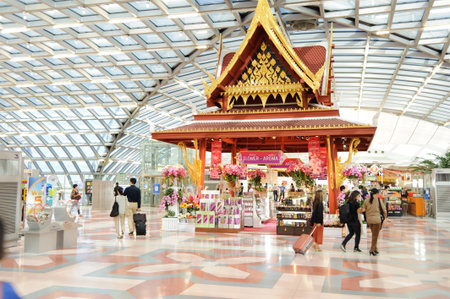 BANGKOK - OCT 27: Bangkok Airport interior on October 27, 2011 in bangkok, Thailand. Suvarnabhumi Airport is one of two international airports serving Bangkok, Thailand.のeditorial素材