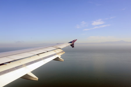 SAN FRANCISCO - OCT 07: view from Virgin America flight on October 07, 2011 in San Francisco, CA. Virgin America, Inc. is a United States-based airlineのeditorial素材