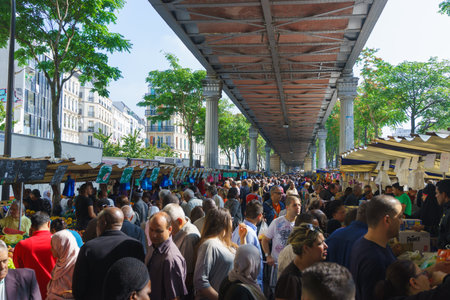 PARIS - SEP 10: food street market on September 10, 2014 in Paris, France. Paris's street markets are fantastic resources and often very beautiful and atmospheric.のeditorial素材