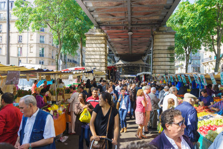 PARIS - SEP 10: food street market on September 10, 2014 in Paris, France. Paris's street markets are fantastic resources and often very beautiful and atmospheric.のeditorial素材