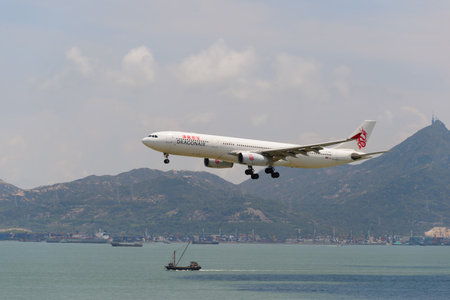 HONG KONG - JUNE 04, 2015: Dragonair aircraft landing at Hong Kong airport. Dragonair is a Hong Kong-based international regional airlineのeditorial素材