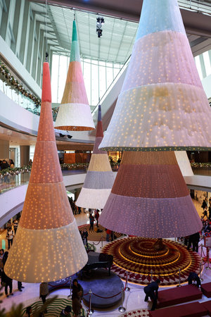 HONG KONG - DECEMBER 25, 2015: Christmas decorations at ifc shopping mall in Hong Kong. Hong Kong shopping malls are some of the biggest and most impressive in the worldのeditorial素材