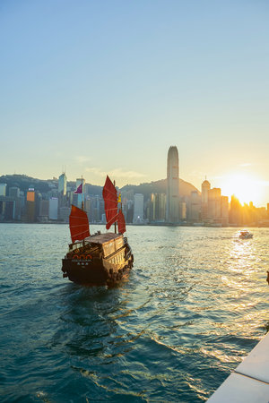 HONG KONG - JANUARY 25, 2016: The Aqua Luna sail around Victoria Harbour. The Aqua Luna, known in Cantonese as the Cheung Po Tsai, is a Chinese Junk operating in Victoria Harbour, Hong Kongのeditorial素材