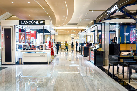 SHENZHEN, CHINA - FEBRUARY 05, 2016: interior of MixC Shopping Mall. MixC Shopping Mall is a large shopping mall located on No.1881, Bao'an Nan Road, Luohu District, ShenZhen, China.のeditorial素材