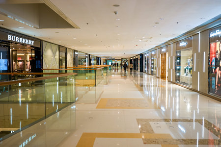 HONG KONG - JANUARY 27, 2016: inside of Elements Shopping Mall. Elements is a large shopping mall located on 1 Austin Road West, Tsim Sha Tsui, Kowloon, Hong Kongのeditorial素材