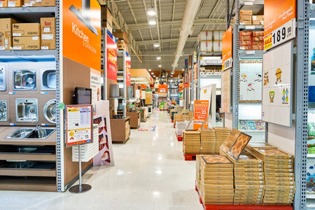 PATTAYA, THAILAND - FEBRUARY 24, 2016: inside HomePro store. The store provide advice and facilities for installation and maintenance of a wide range of domestic featuresのeditorial素材