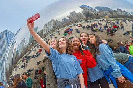 CHICAGO, IL - CIRCA MARCH, 2016: women taking a selfie near Cloud Gate. Cloud Gate is a public sculpture by Indian-born British artist Anish Kapoor.のeditorial素材