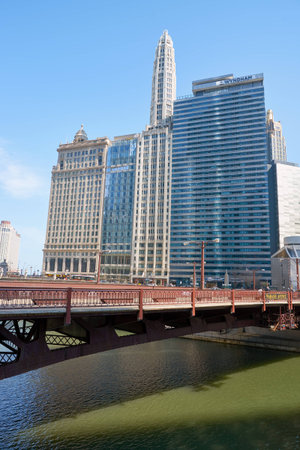 CHICAGO, IL - CIRCA MARCH, 2016: Chicago River in the daytime. The Chicago River is a system of rivers and canals that runs through the city of Chicago, including its center.のeditorial素材