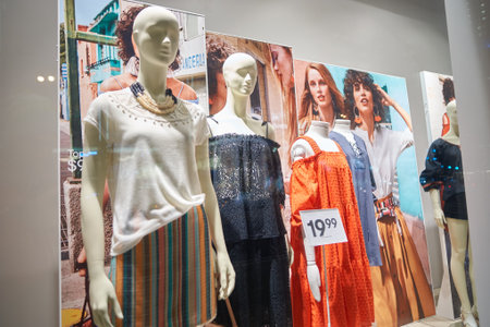 CHICAGO, IL - MARCH 24, 2016: mannequins in H&M store. H & M Hennes & Mauritz AB is a Swedish multinational retail-clothing company, known for its fast-fashion clothing for men, women, teenagers and children.のeditorial素材