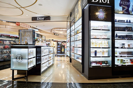 SINGAPORE - CIRCA NOVEMBER, 2015: interior of a store at Singapore Changi Airport. Changi Airport  is the primary civilian airport for Singapore and one of the largest transportation hubs in Southeast Asia.のeditorial素材