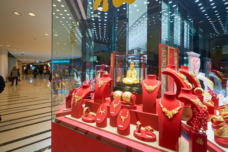 HONG KONG - CIRCA JANUARY, 2016: a display window in a jewellery store. A jewellery store is a retail business establishment, that specializes in selling jewellery and watchesのeditorial素材