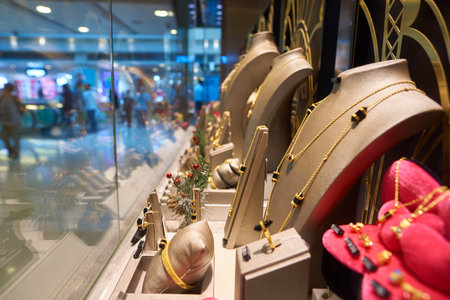 HONG KONG - CIRCA NOVEMBER, 2016: a display window in a jewellery store. A jewellery store is a retail business establishment, that specializes in selling jewellery and watchesのeditorial素材