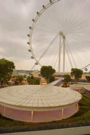 SINGAPORE - CIRCA NOVEMBER, 2015: view of Singapore Flyer in the evening. The Singapore Flyer is a giant Ferris wheel.のeditorial素材