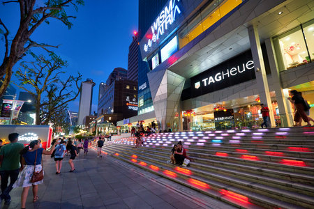 SINGAPORE - CIRCA JANUARY, 2020: street level view of Singapore.のeditorial素材