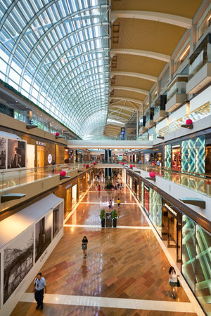 SINGAPORE - JANUARY 20, 2020: interior shot of the Shoppes at Marina Bay Sandsのeditorial素材