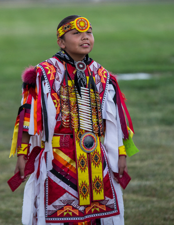 Anderson, California, USA-October 2, 2015: A dancer awaits the drummers to begin the dance so she can perform at the Stillwater Pow-wow in northern California.のeditorial素材