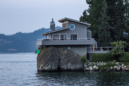 Home  on Lake Coeur d'Alene, Idahoのeditorial素材