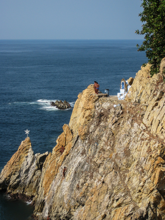 Acapulco, Mexico: Cliff divers prepare to perform and jump off the cliffs into the Pacific Ocean.のeditorial素材