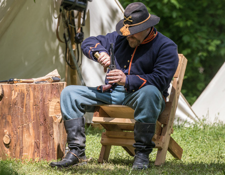 Civil War reenactor at the Dog Island Reenactment in Red Bluff, California.のeditorial素材