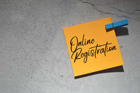 Memo note written with text ONLINE REGISTRATION.の写真素材