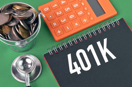 Notebook written with 401k over green background.の写真素材