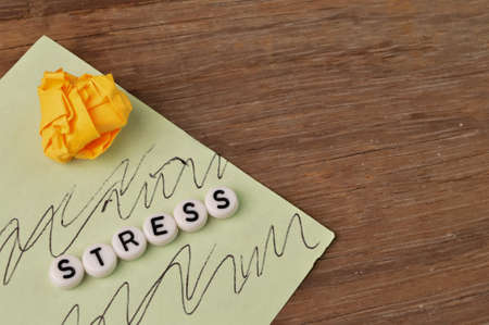 Memo note and alphabet beads with text STRESS.の写真素材