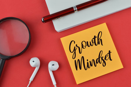 Memo note written with text GROWTH MINDSETの写真素材