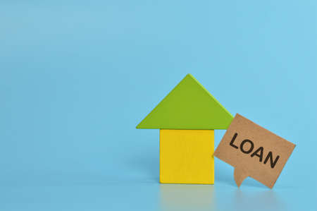 Toy house and speech bubble note written with LOAN.の写真素材
