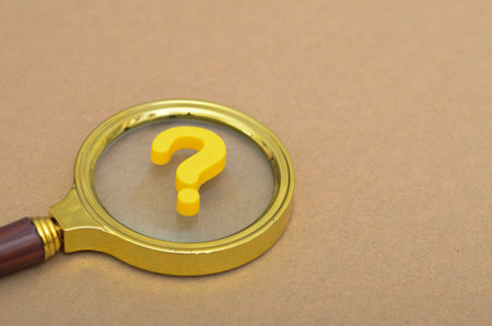 ð 5 Suggested Stock Photo Titles (Max 200 Characters Each): Magnifying Glass with Yellow Question Mark â Concept of Inquiry and Curiosityの写真素材