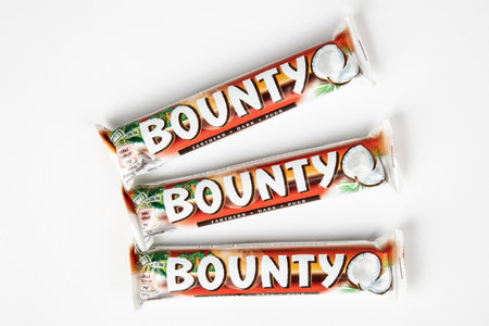 WETZLAR, GERMANY - 2022-10-03 - Chocolate bars with coconut of BOUNTY over bright background.のeditorial素材